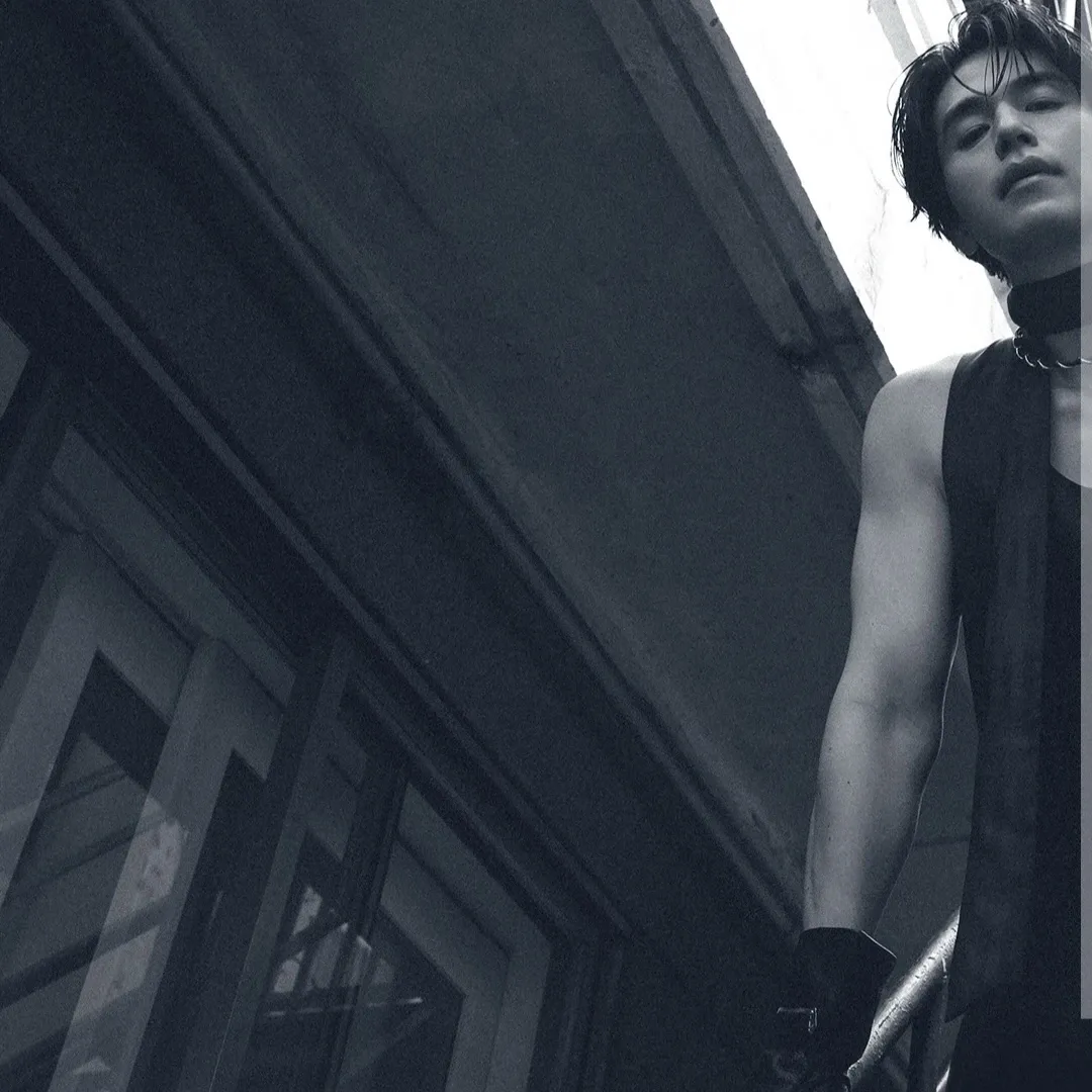 Recent activity shot of Lee Dongwook