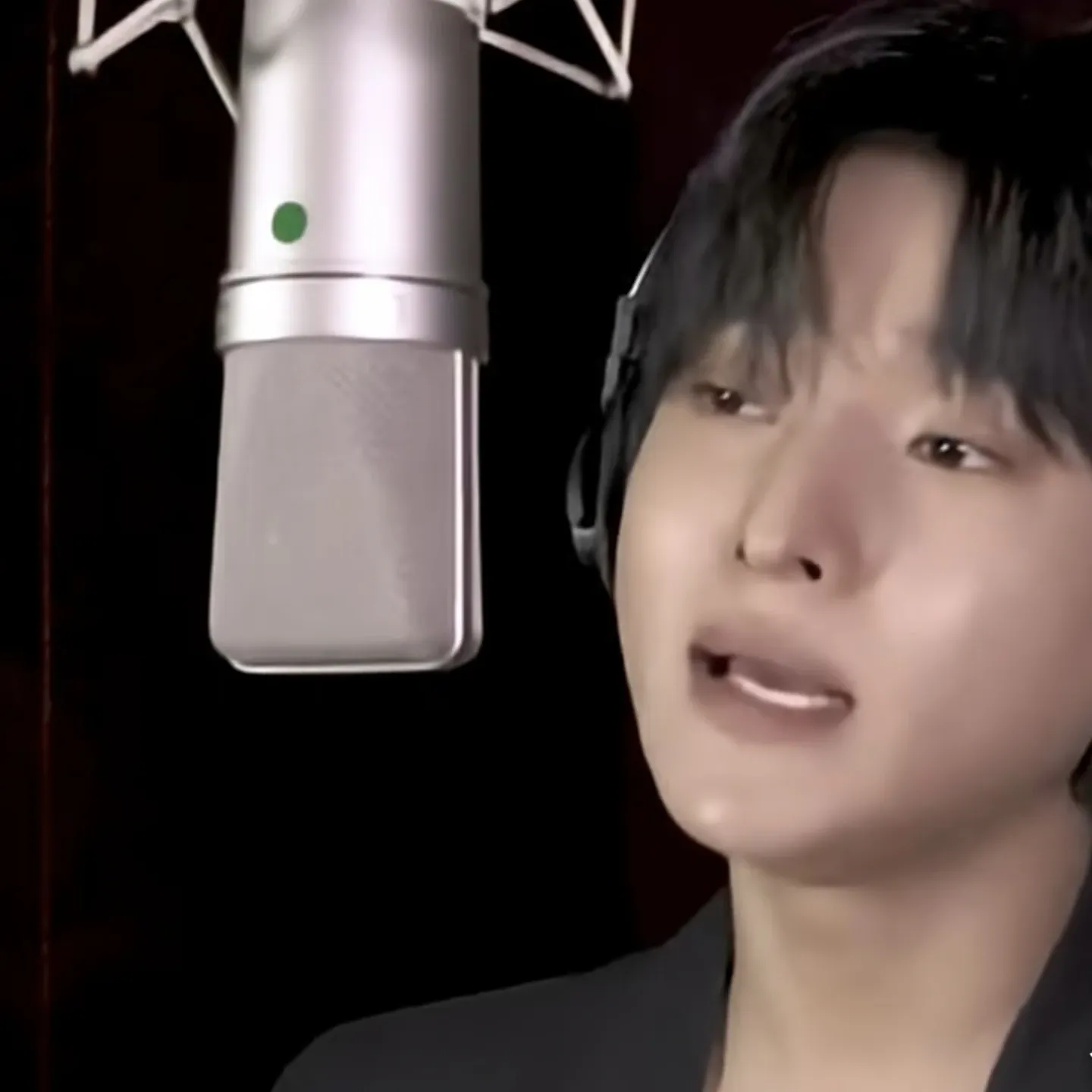 Behind-the-scenes cut of Seong Ri