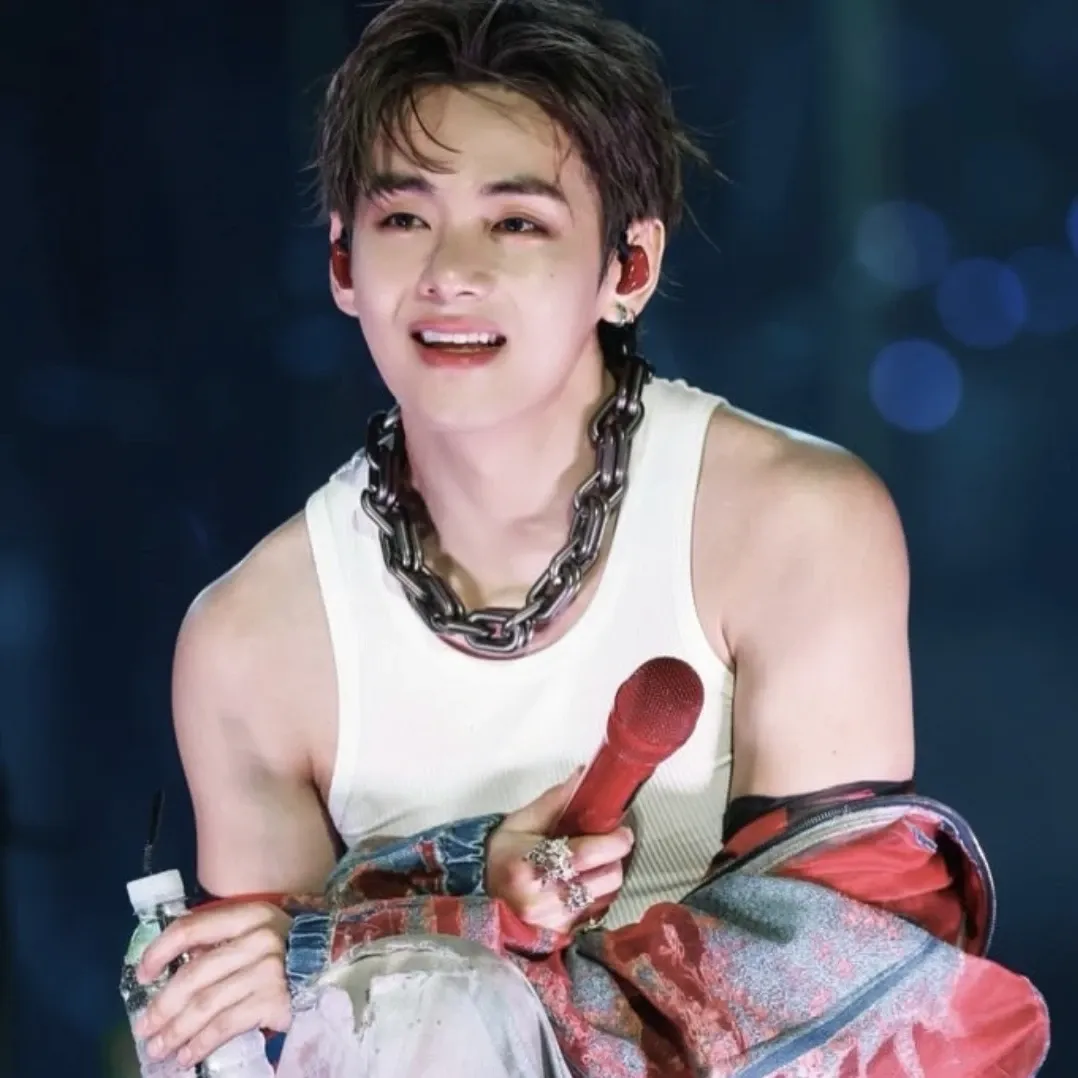 Latest photo of Kim Taehyung (V)