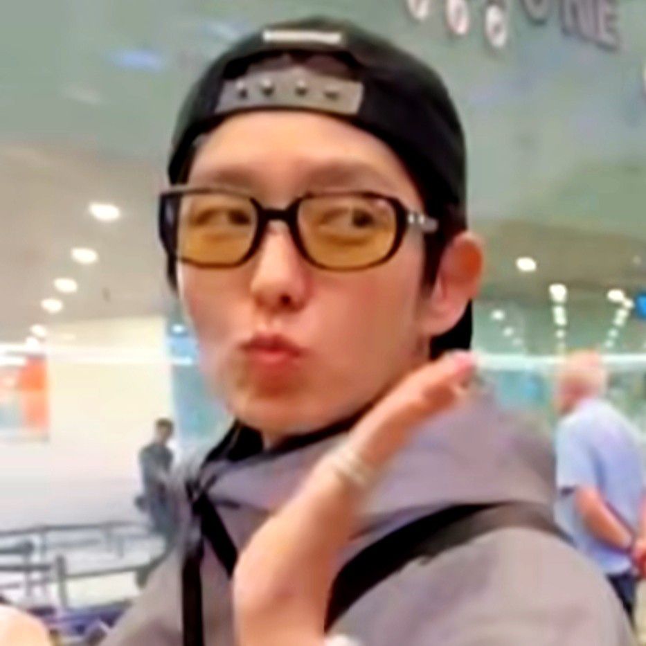 A moment captured by a fan of Lee Joongi