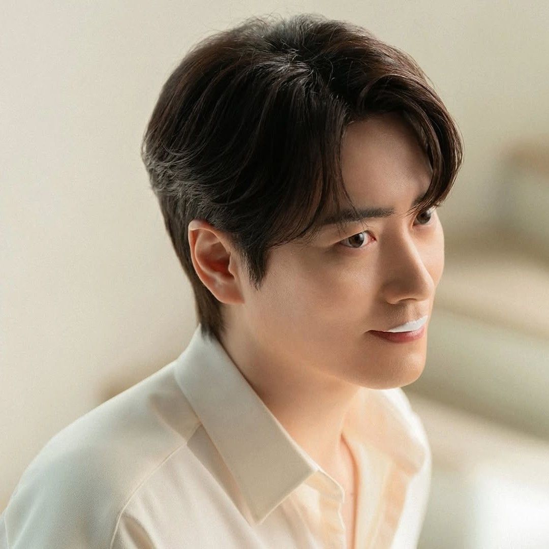 Behind-the-scenes cut of Lee Joonhyuk