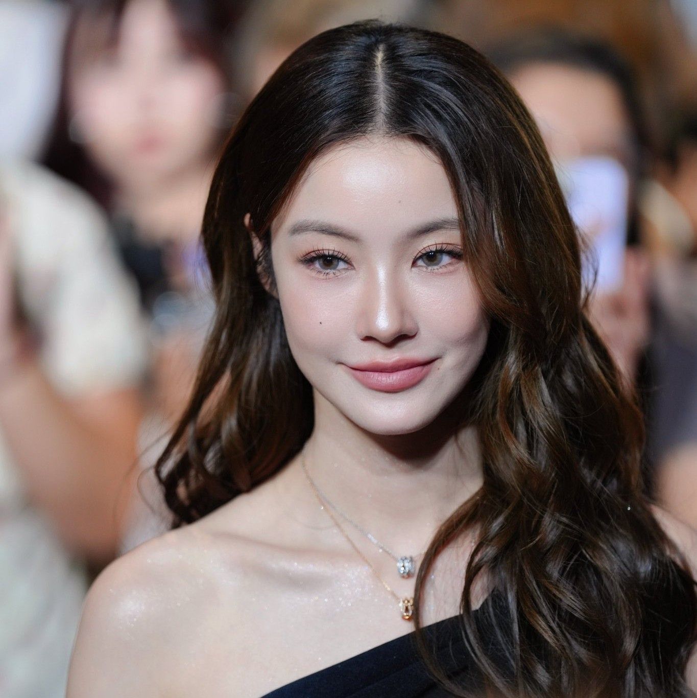 Behind-the-scenes cut of Namtan Tipnaree Weerawatnodom