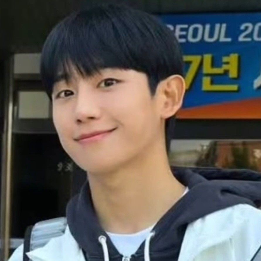 Latest photo of Jung Haein