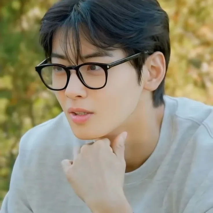 Behind-the-scenes cut of Cha Eunwoo