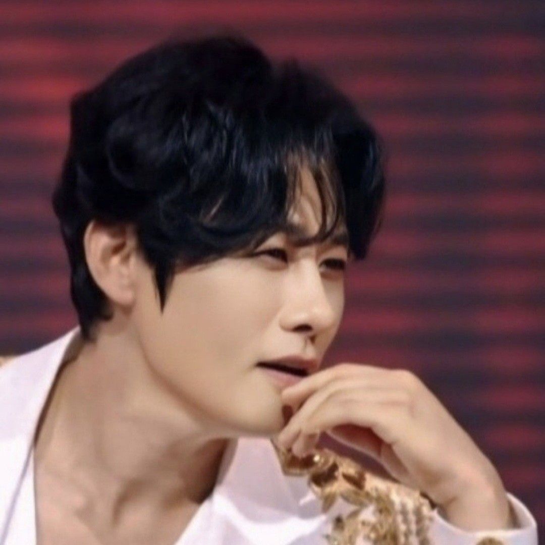 Behind-the-scenes cut of Kang Moonkyung