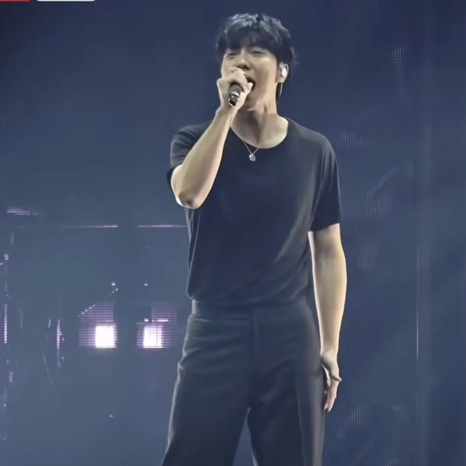 Foto kegiatan terbaru dari Lee Seunggi