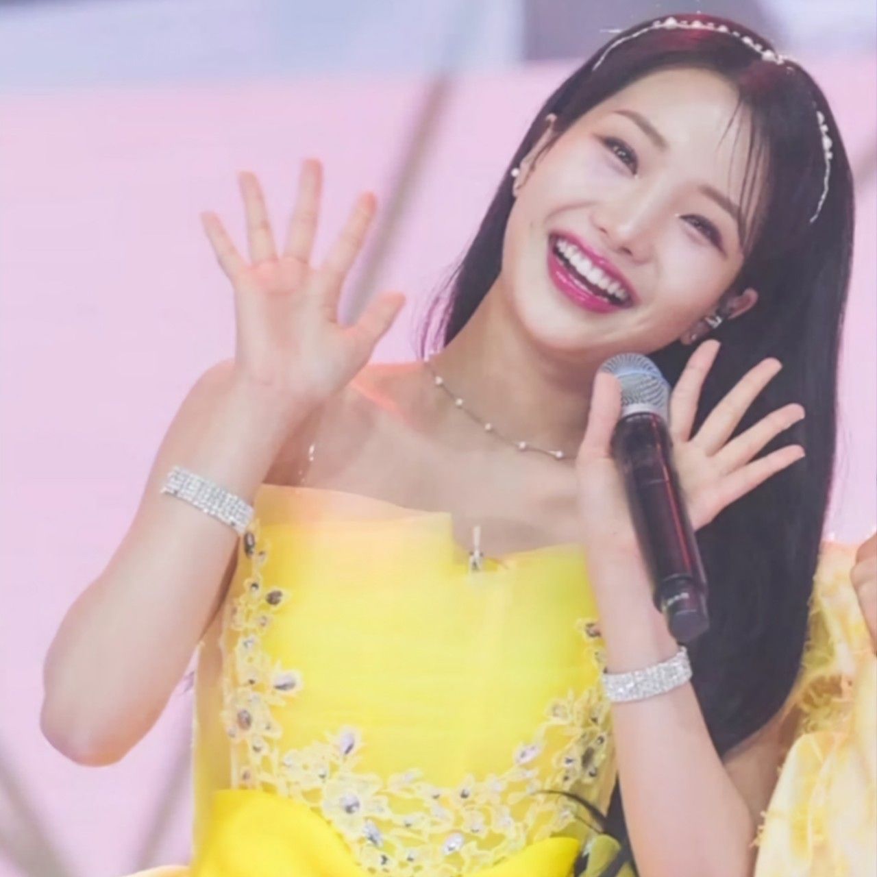 Behind-the-scenes cut of Kim Soyeon (2004)