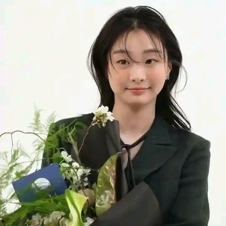 Behind-the-scenes cut of Kim Dami