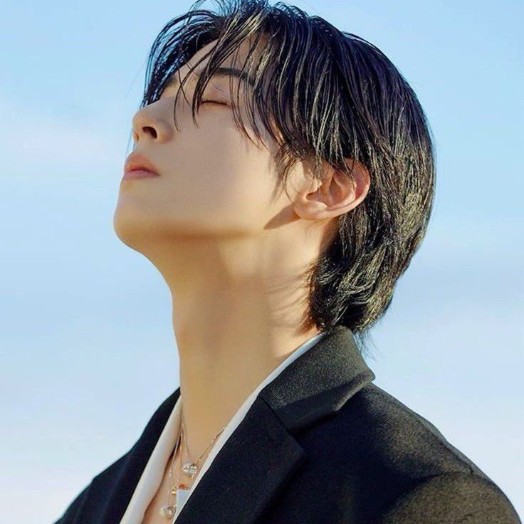 Recent activity shot of Cha Eunwoo