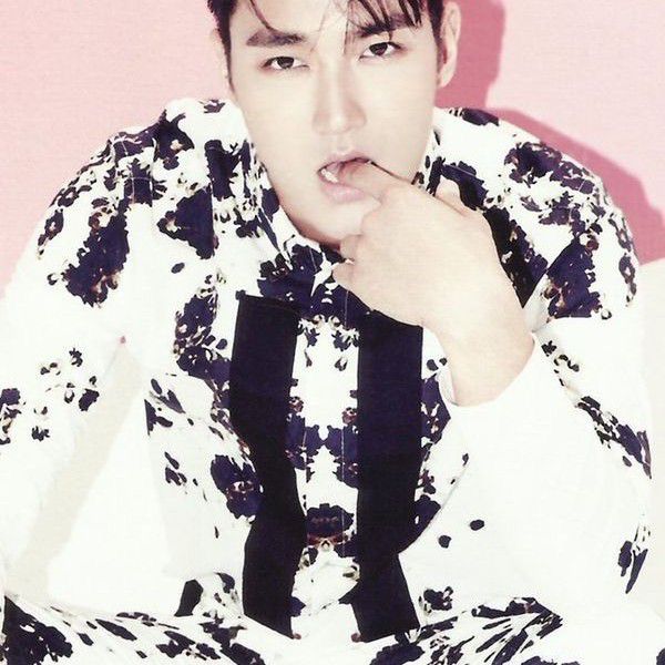 Recent activity shot of Choi Siwon