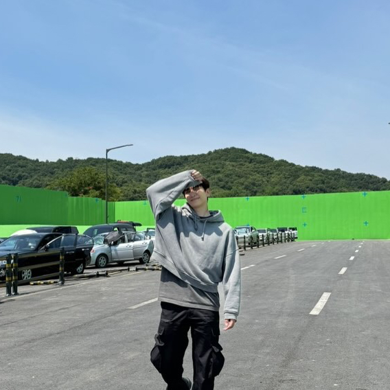 イ・ジュノのビハインドカット