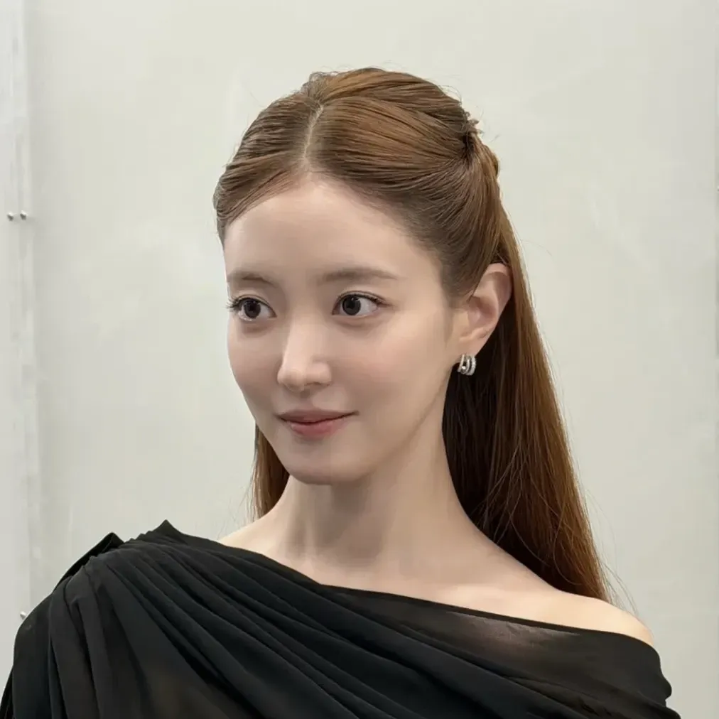 Behind-the-scenes cut of Lee Seyoung