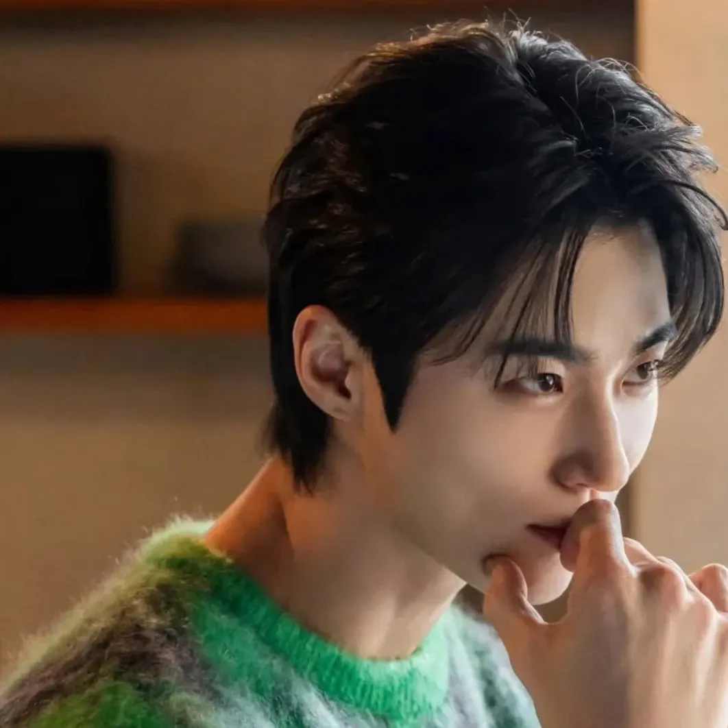 Latest photo of Byeon Wooseok