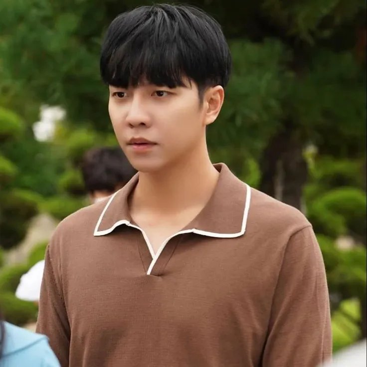 Behind-the-scenes cut of Lee Seunggi