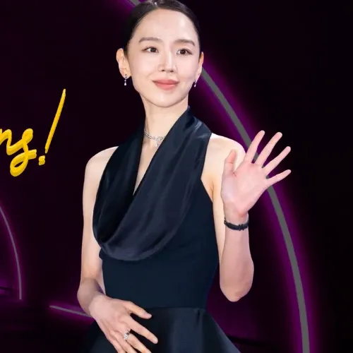 Behind-the-scenes cut of Shin Haesun