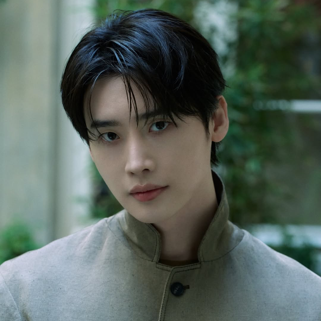 Recent activity shot of Lee Jongsuk