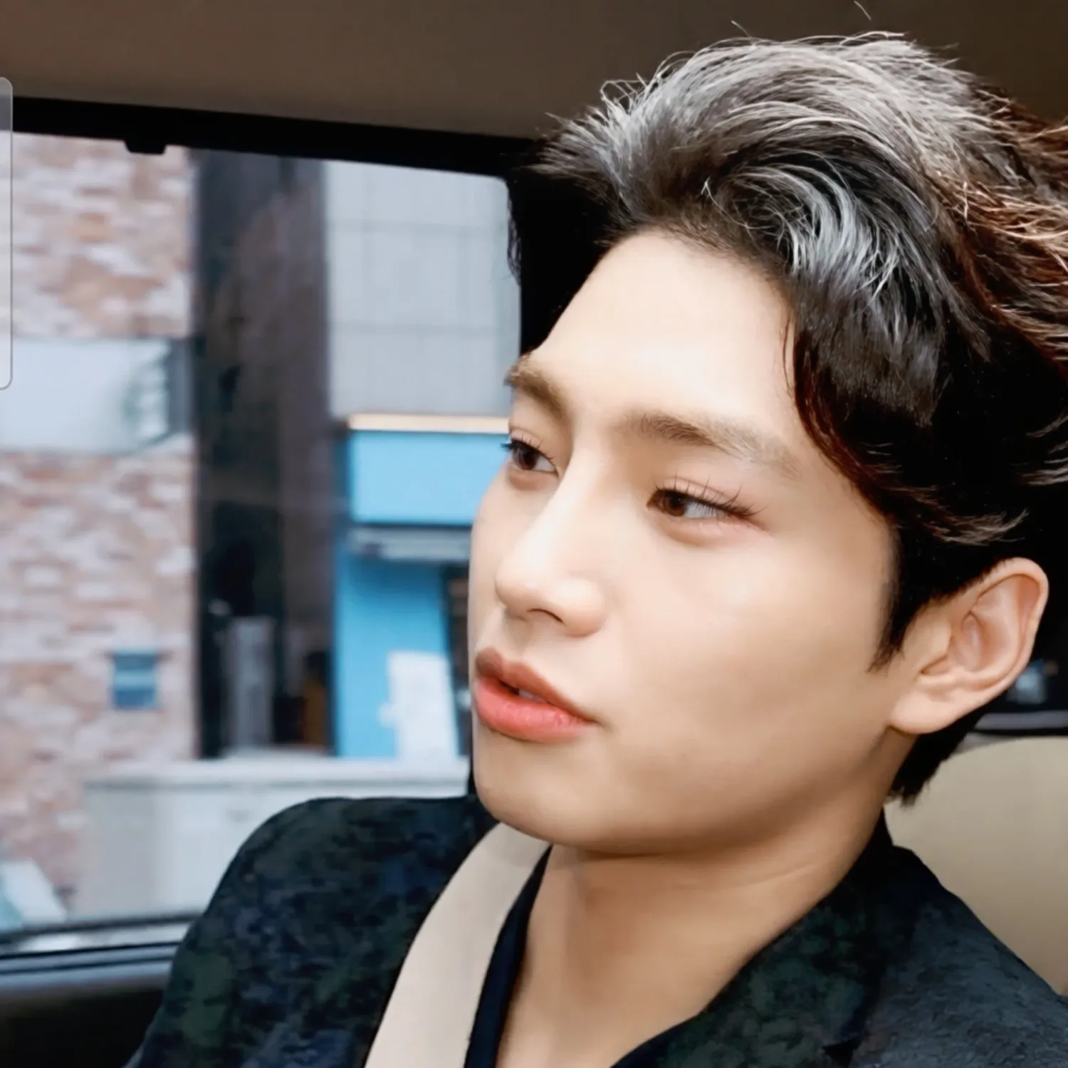 Behind-the-scenes cut of Kim Jaeyoung