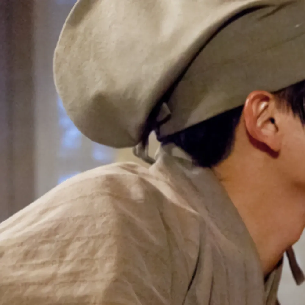 Behind-the-scenes cut of Ji Sung