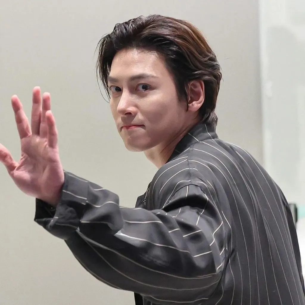 Behind-the-scenes cut of Ji Changwook