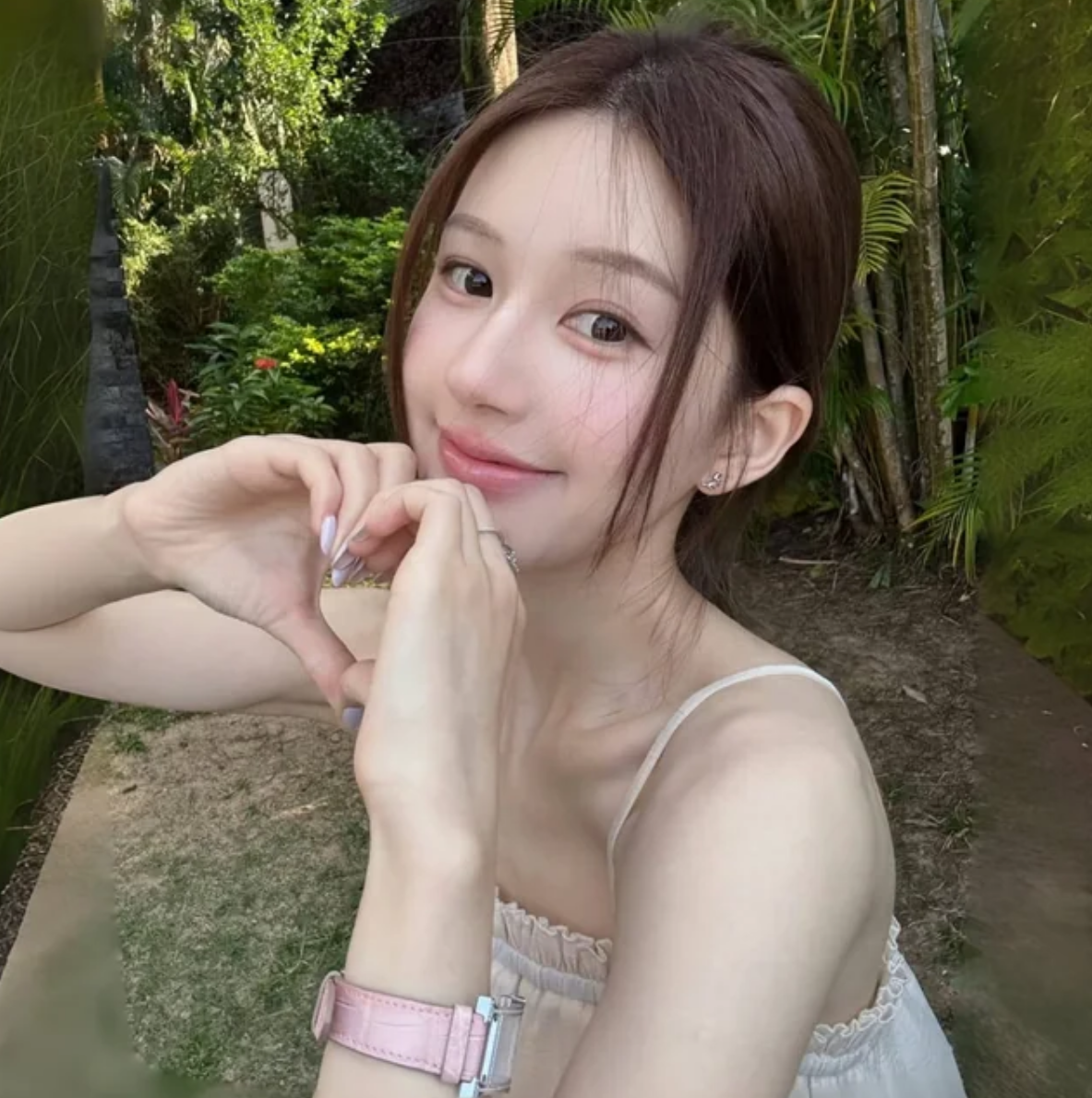 Behind-the-scenes cut of Zhao Lusi