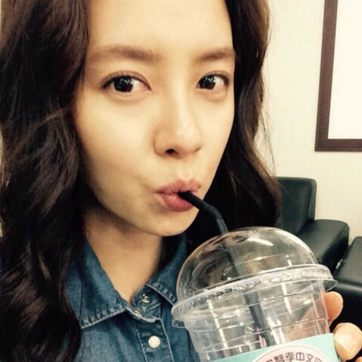 Cuplikan di balik layar dari Song Jihyo