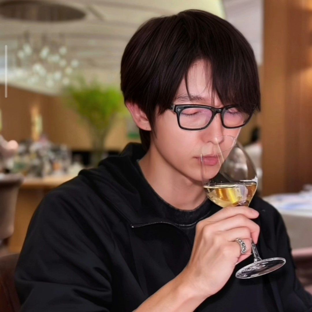 A moment captured by a fan of Lee Joongi