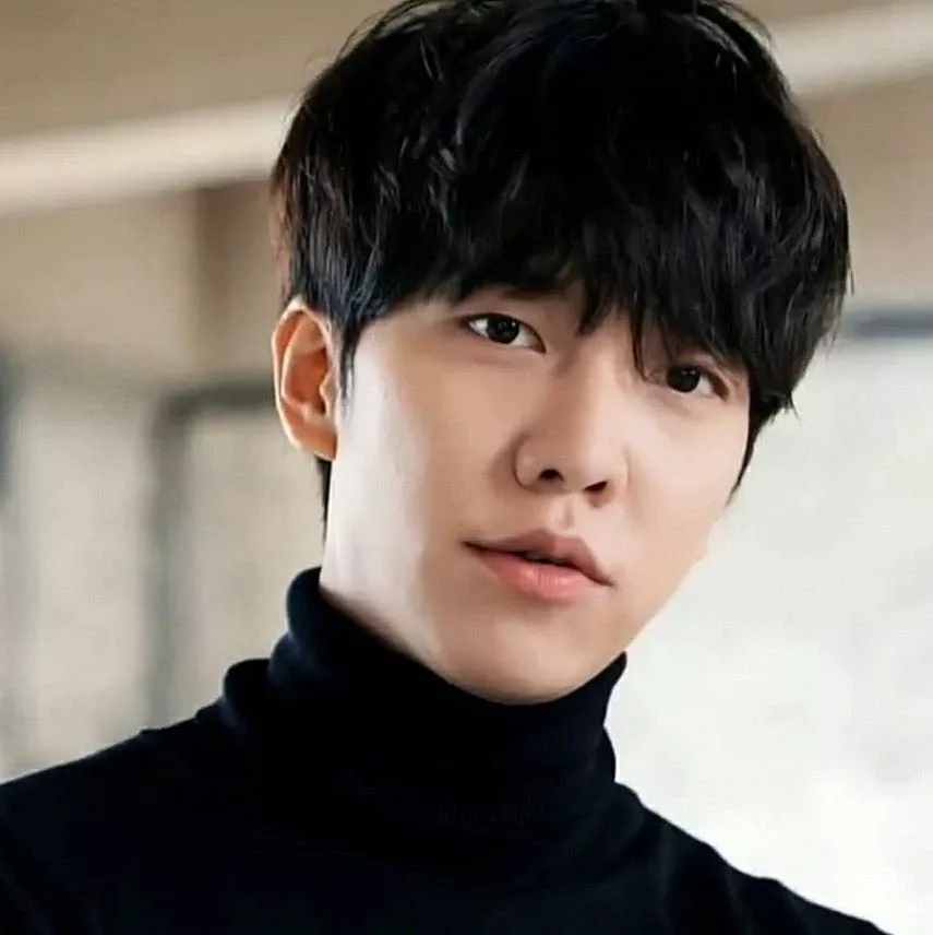 Recent activity shot of Lee Seunggi