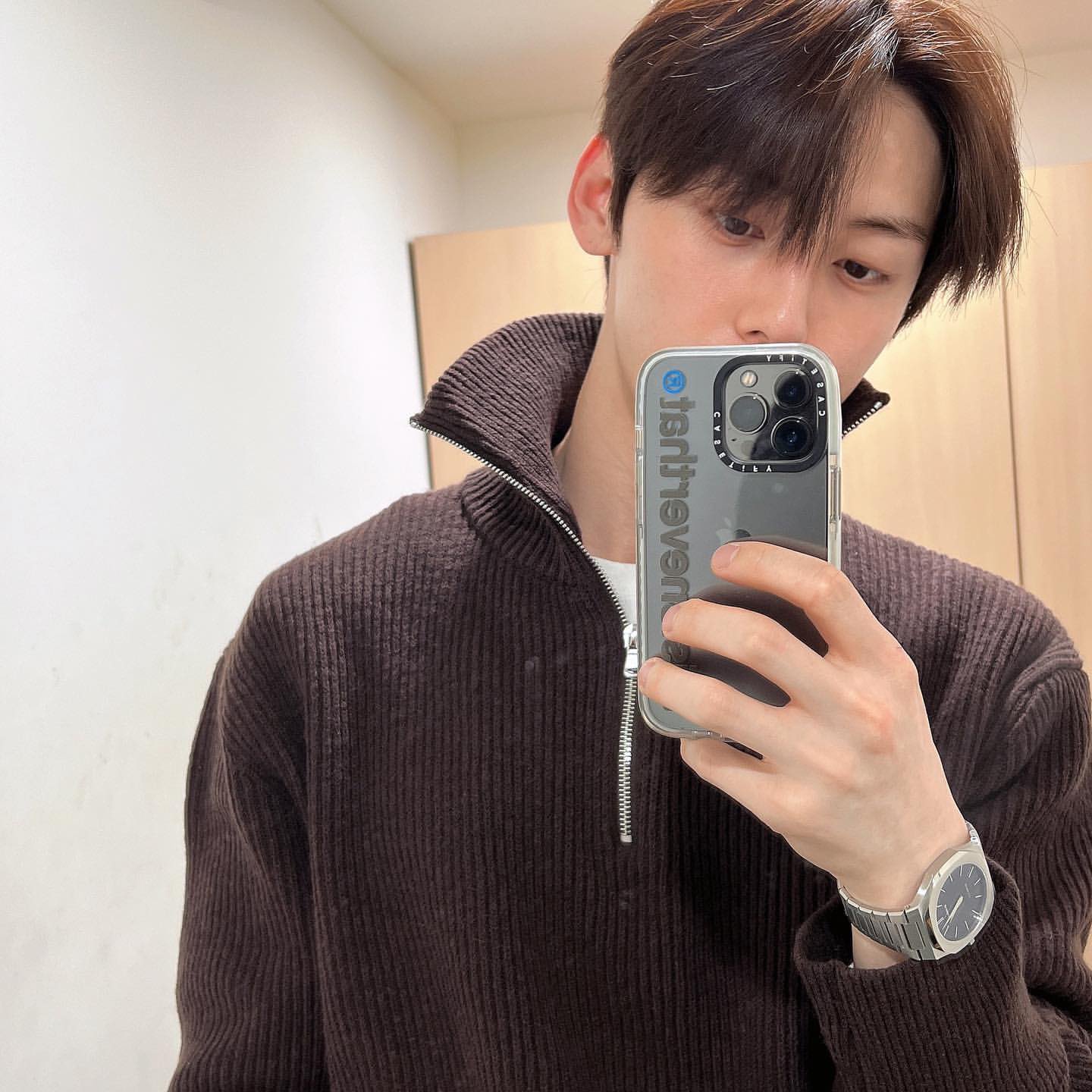 황민현의 비하인드 컷