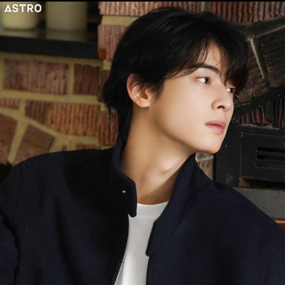 A moment captured by a fan of Cha Eunwoo