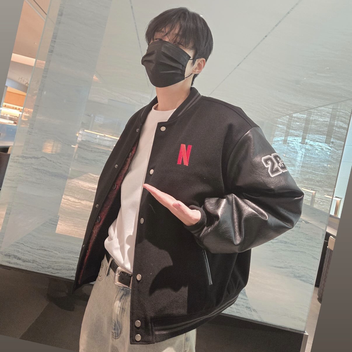 Behind-the-scenes cut of Kim Seonho