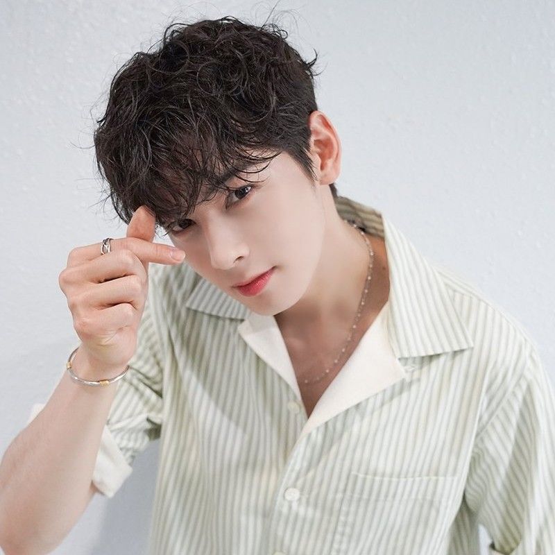 Recent activity shot of Cha Eunwoo