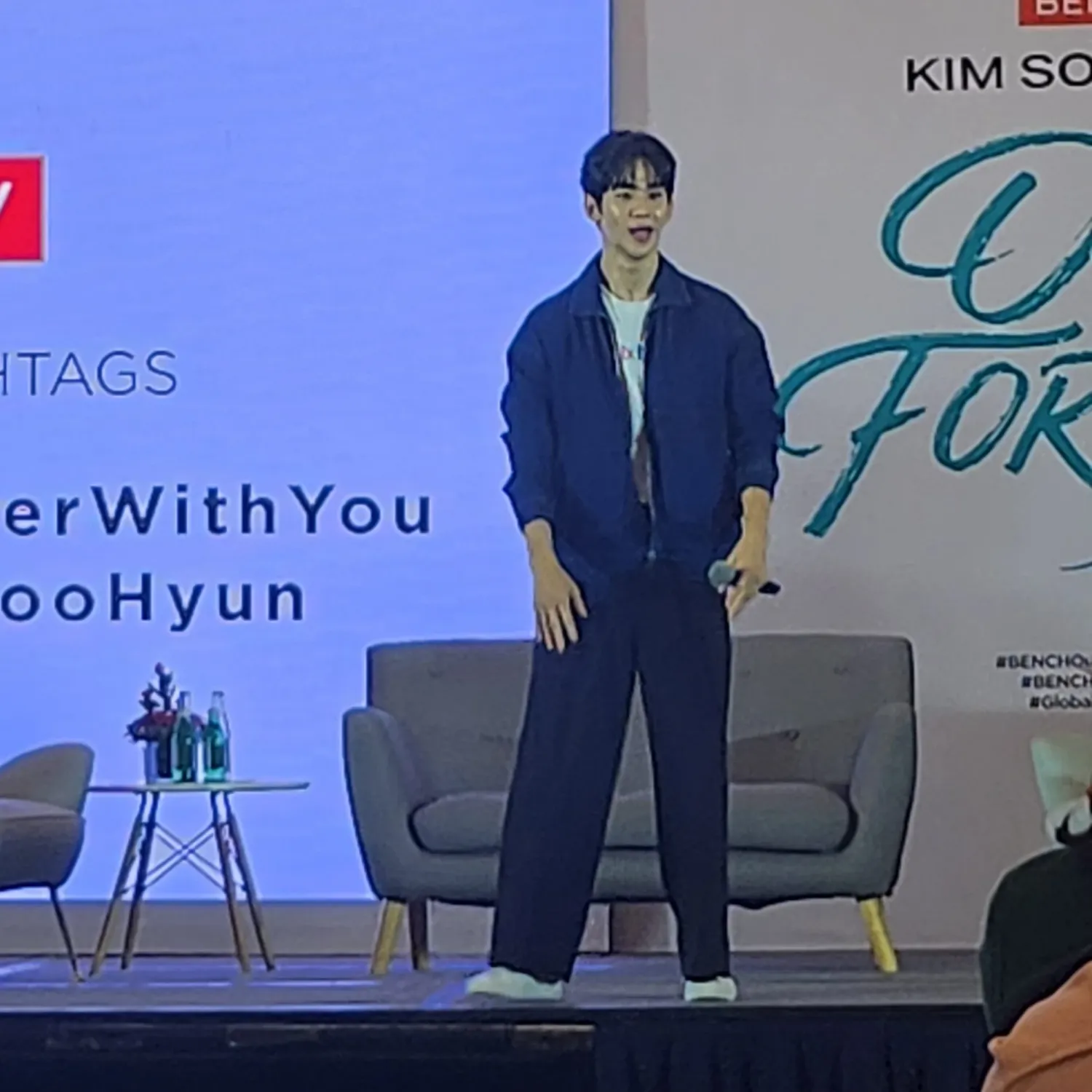 A moment captured by a fan of Kim Soohyun