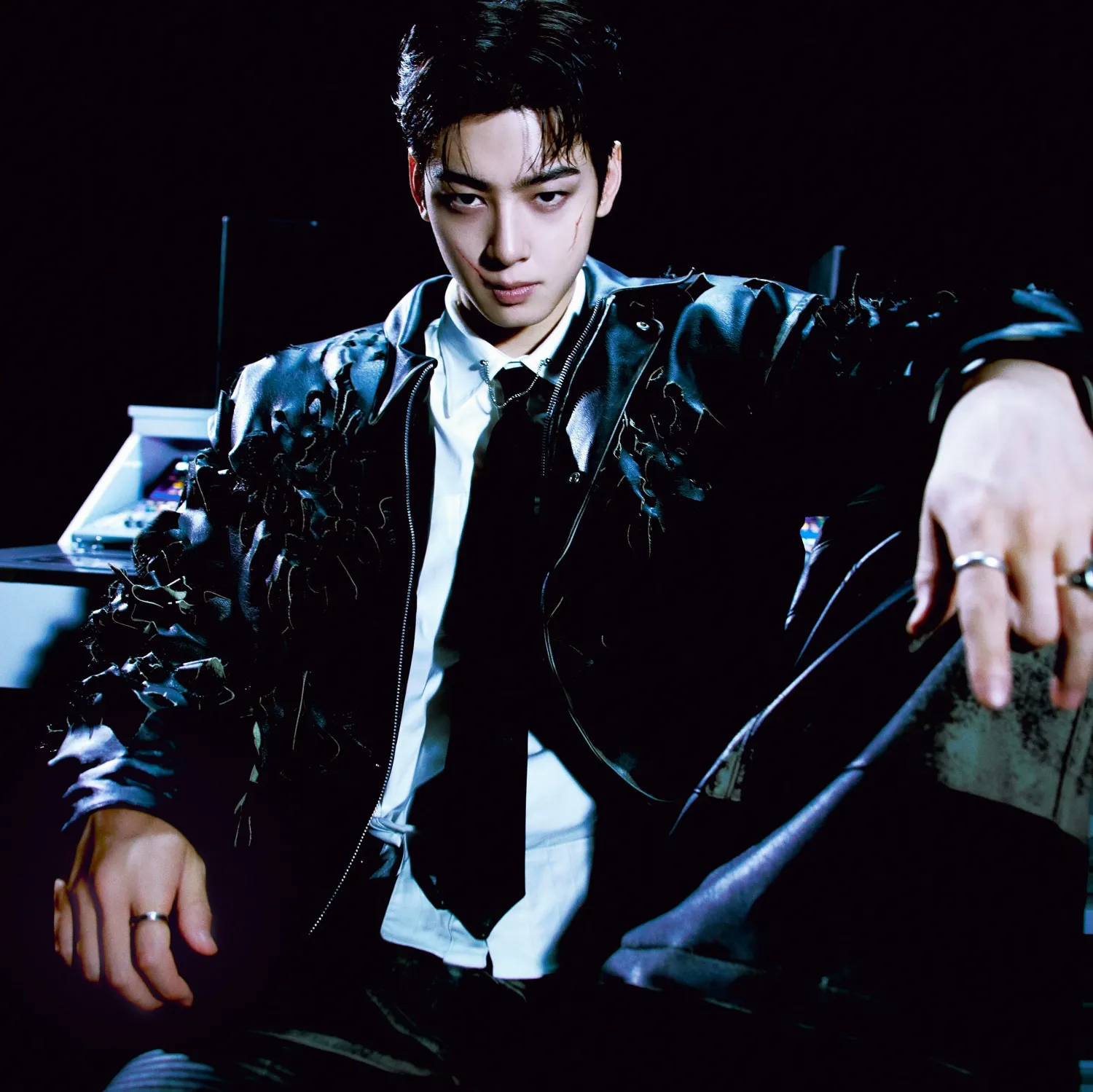Behind-the-scenes cut of Cha Eunwoo