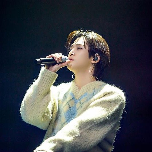 로운의 비하인드 컷