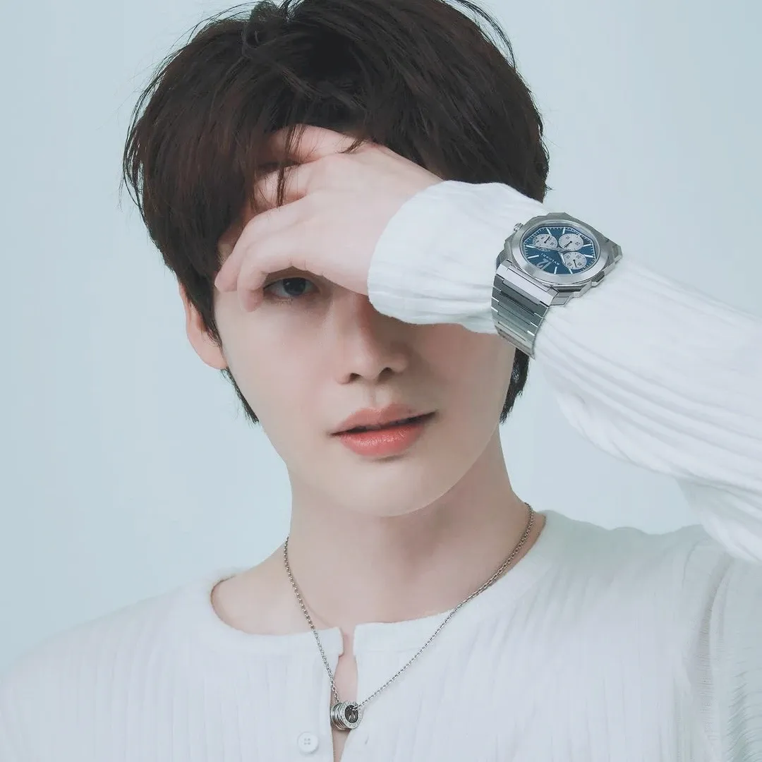 A moment captured by a fan of Lee Jongsuk