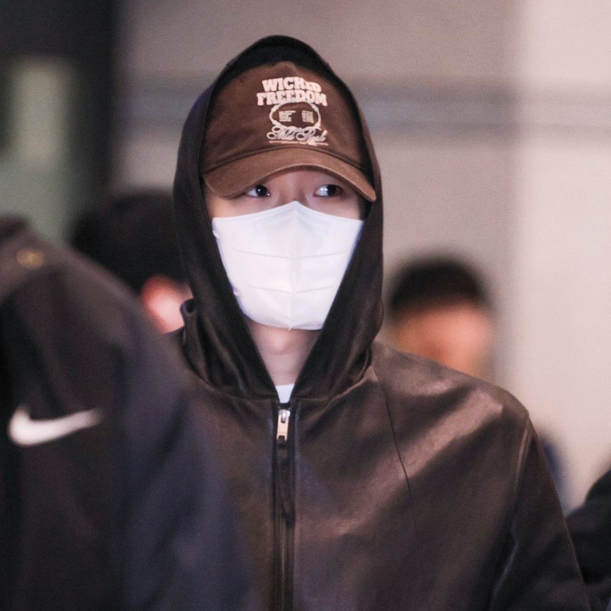 イ・ジュノのビハインドカット