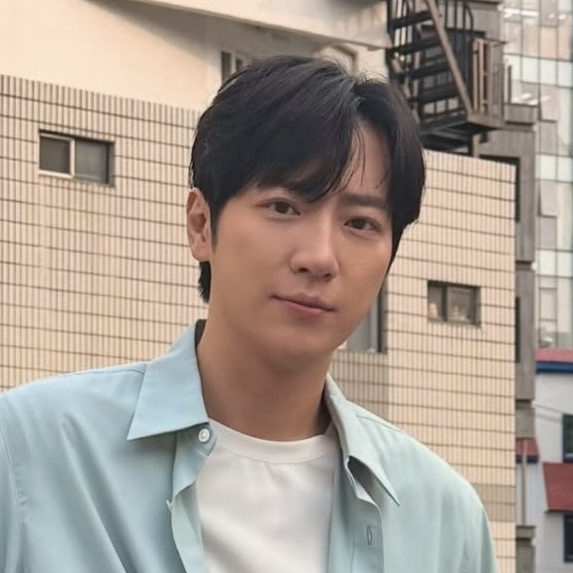 A moment captured by a fan of Lee Sangyeob