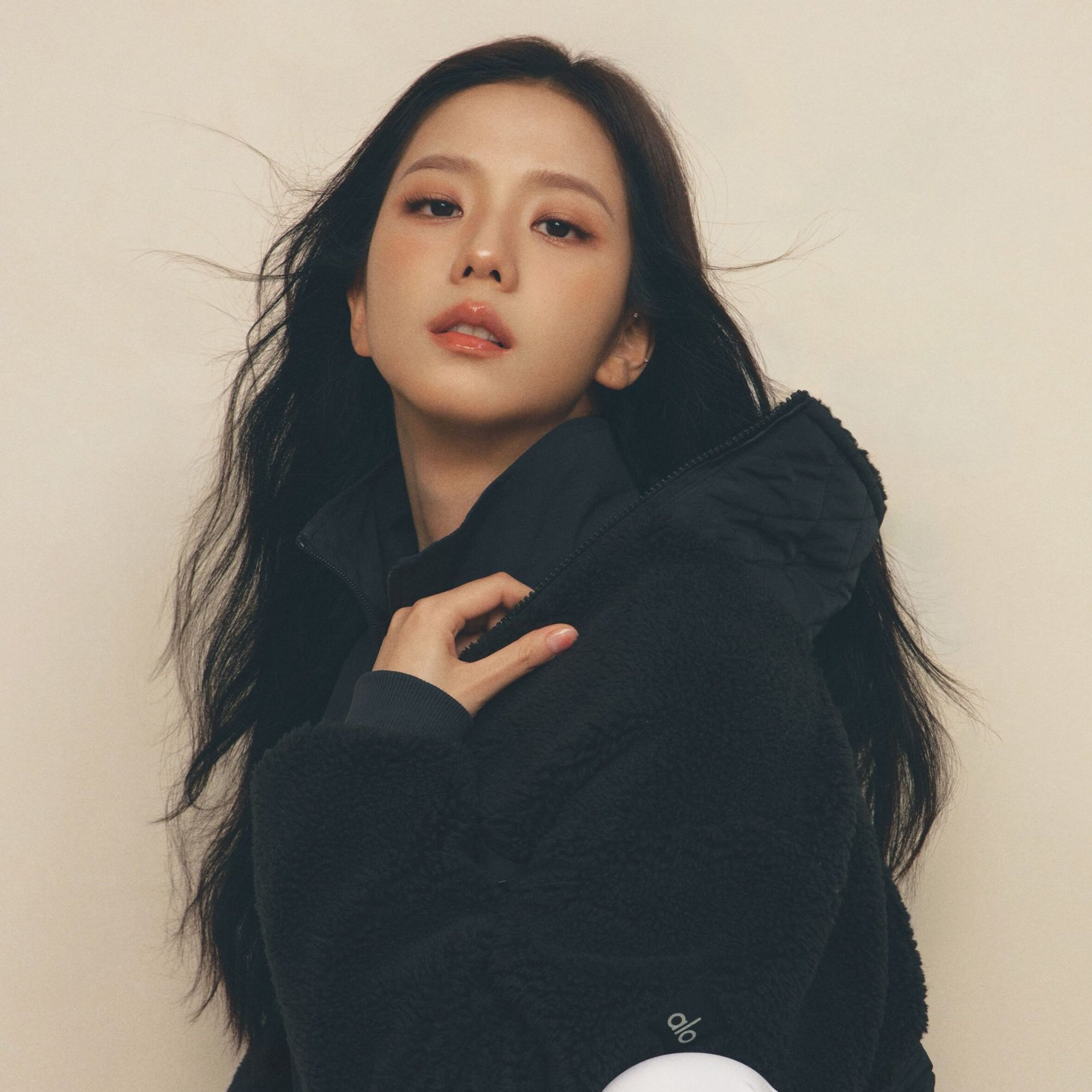 Behind-the-scenes cut of Jisoo (1995)