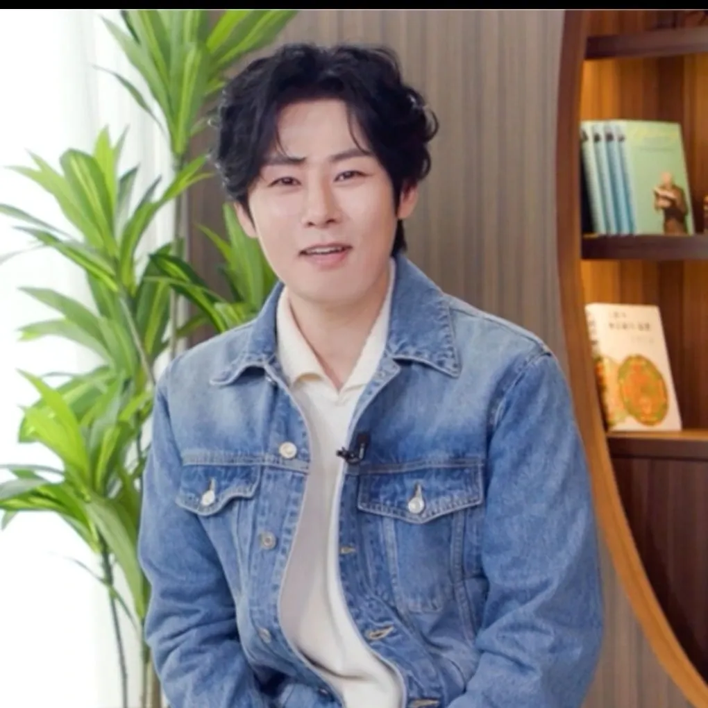 A moment captured by a fan of Kang Moonkyung