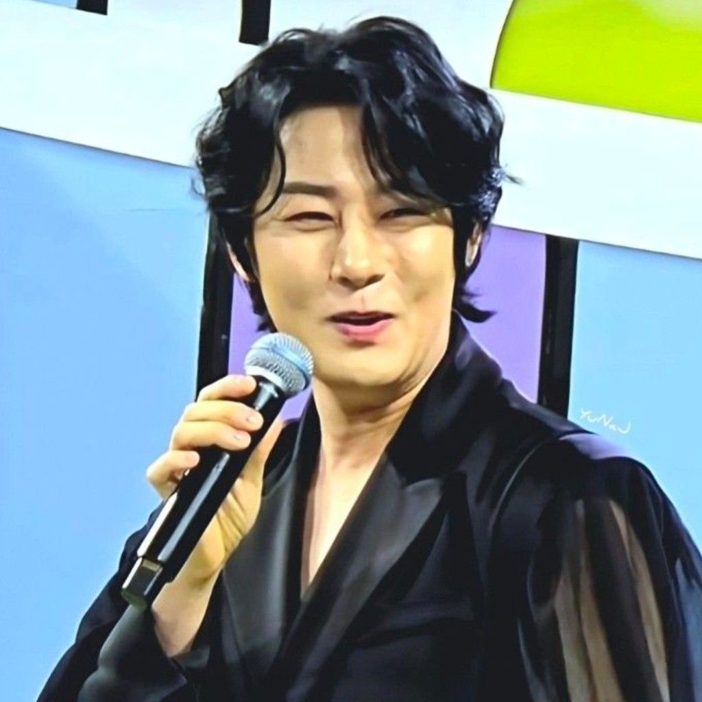 A moment captured by a fan of Kang Moonkyung