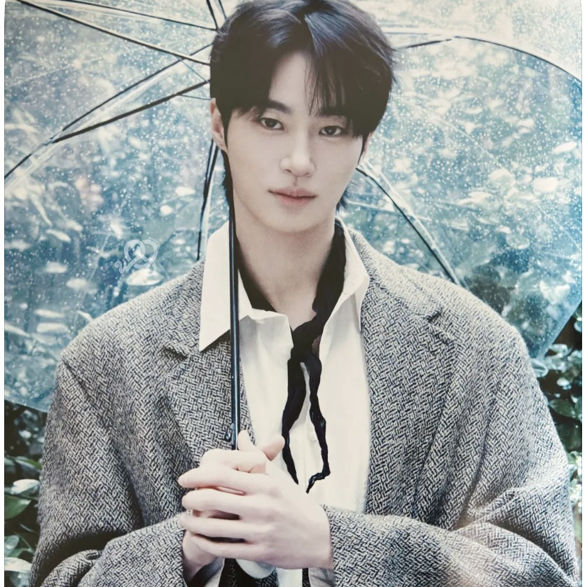 边佑锡的最新照片