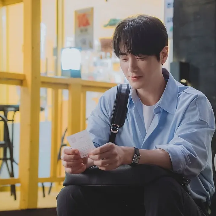 Behind-the-scenes cut of Lee Joonhyuk