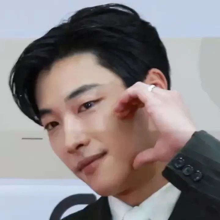 A moment captured by a fan of Woo Dohwan