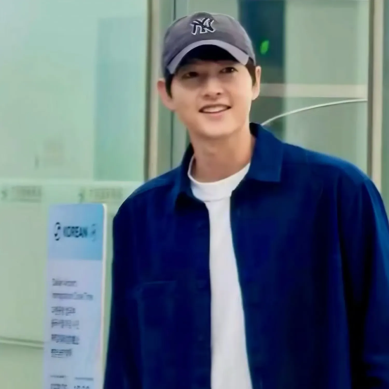 A moment captured by a fan of Song Joongki