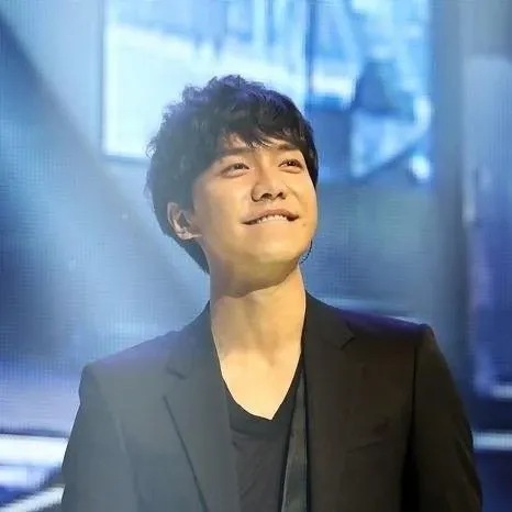 Behind-the-scenes cut of Lee Seunggi