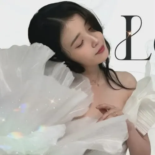 Foto kegiatan terbaru dari IU