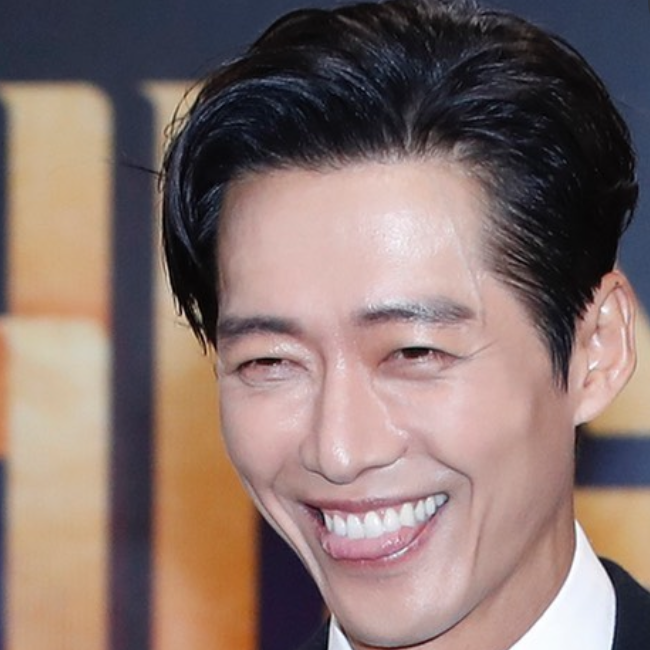 Behind-the-scenes cut of Namkoong Min