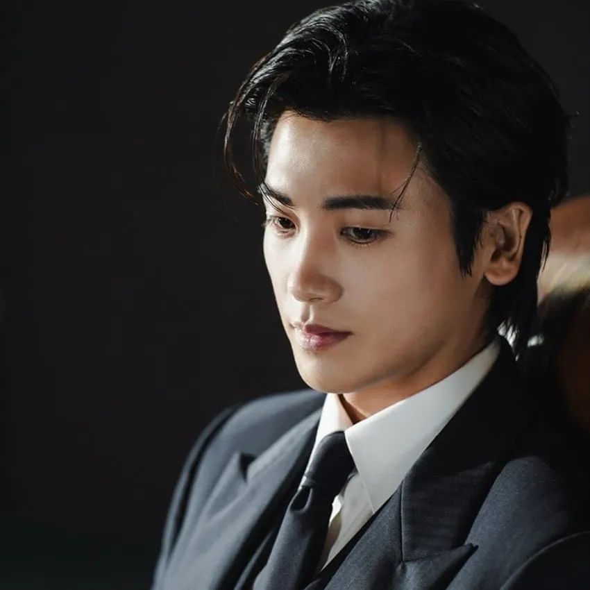 Behind-the-scenes cut of Park Hyungsik