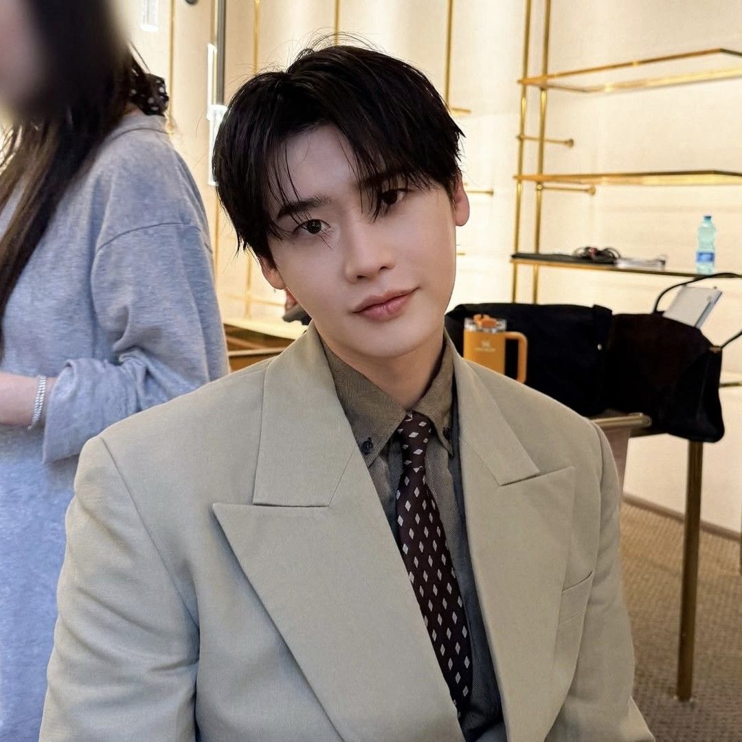 A moment captured by a fan of Lee Jongsuk