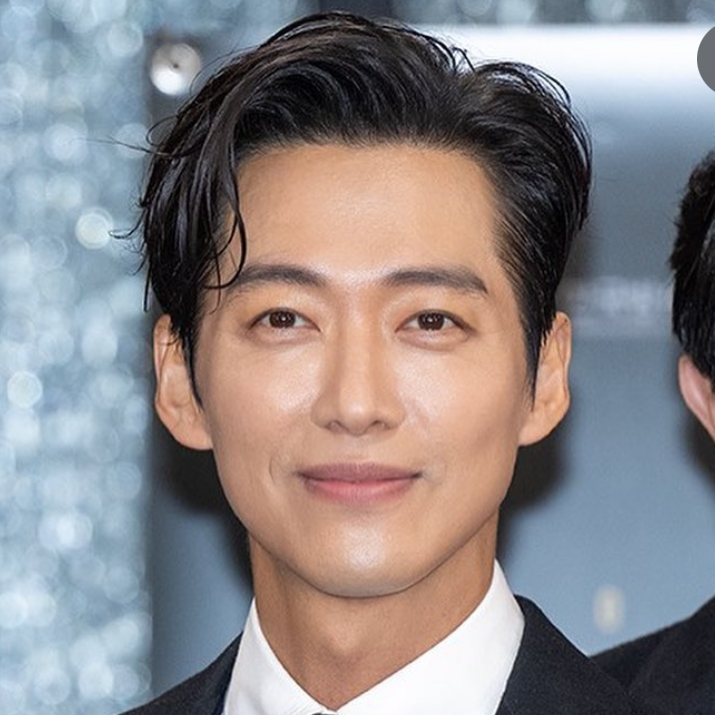 Behind-the-scenes cut of Namkoong Min
